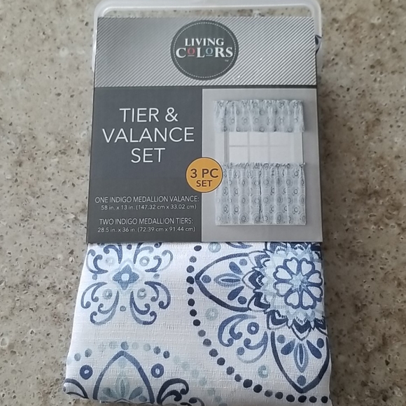 Blue Medallion tier & valance set - Picture 2 of 4